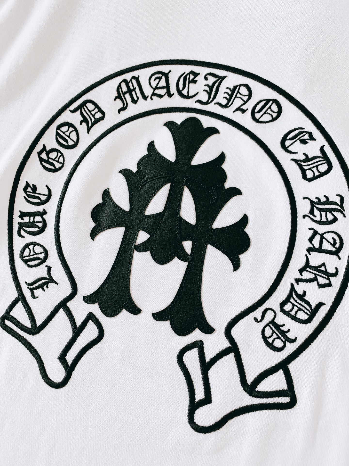 Chrome Hearts 克罗心 2026FW早秋新品 重工哥特式打底T恤👕高克重纯棉料子,手感扎实软糯,上身舒适度 Chrome Hearts 克罗心 2026FW早秋新品 重工哥特式打底T恤👕高克重纯棉料子,手感扎实软糯,上身舒适度