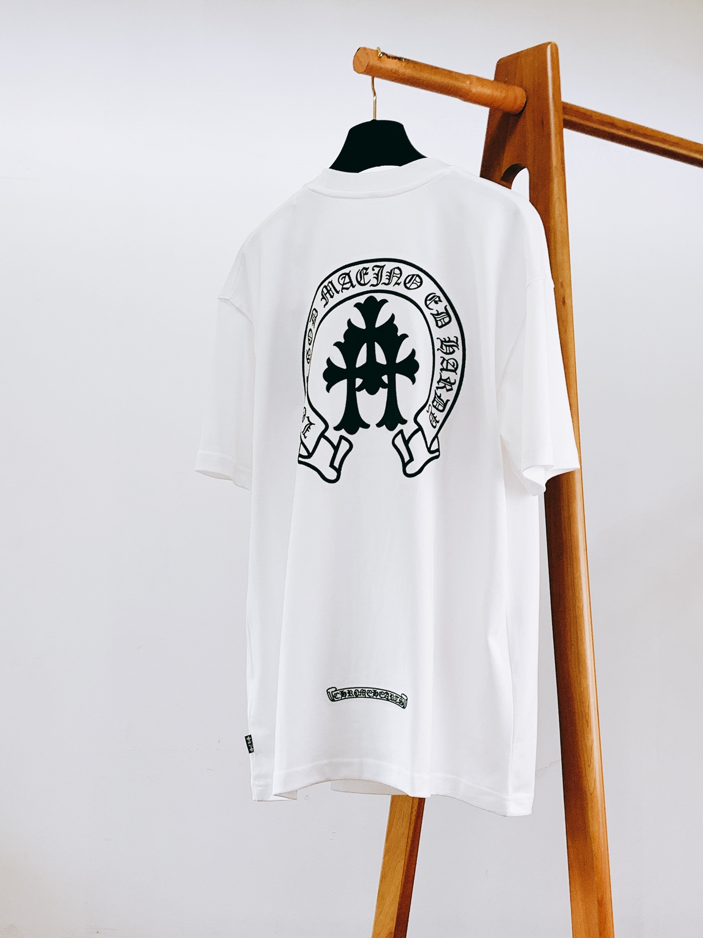 Chrome Hearts 克罗心 2026FW早秋新品 重工哥特式打底T恤👕高克重纯棉料子,手感扎实软糯,上身舒适度 Chrome Hearts 克罗心 2026FW早秋新品 重工哥特式打底T恤👕高克重纯棉料子,手感扎实软糯,上身舒适度