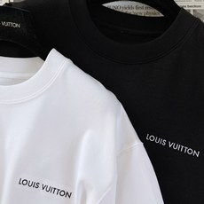 LouisVuitton 路易威登 2026FW早秋新品 后背镂空短袖T恤👕黑白两个经典配色闭眼入。高克重纯棉面料手感非 LouisVuitton 路易威登 2026FW早秋新品 后背镂空短袖T恤👕黑白两个经典配色闭眼入。高克重纯棉面料手感非