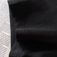 Moncler 蒙口 2026FW早秋新品 斜肩刺绣短袖T恤👕真正低调奢华的基础款,摒弃夸张大印花,把品牌辨识度藏在肩部 Moncler 蒙口 2026FW早秋新品 斜肩刺绣短袖T恤👕真正低调奢华的基础款,摒弃夸张大印花,把品牌辨识度藏在肩部