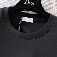 Dior Homme 迪奥·桀傲 2026FW早秋新品 重工刺绣短袖T恤👕低调奢华款,黑白双色可选。精选高支精梳棉,手 Dior Homme 迪奥·桀傲 2026FW早秋新品 重工刺绣短袖T恤👕低调奢华款,黑白双色可选。精选高支精梳棉,手