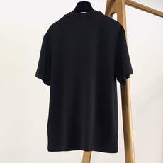 Dior Homme 迪奥·桀傲 2026FW早秋新品 重工刺绣短袖T恤👕低调奢华款,黑白双色可选。精选高支精梳棉,手 Dior Homme 迪奥·桀傲 2026FW早秋新品 重工刺绣短袖T恤👕低调奢华款,黑白双色可选。精选高支精梳棉,手