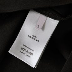 Dior Homme 迪奥·桀傲 2026FW早秋新品 重工刺绣短袖T恤👕低调奢华款,黑白双色可选。精选高支精梳棉,手 Dior Homme 迪奥·桀傲 2026FW早秋新品 重工刺绣短袖T恤👕低调奢华款,黑白双色可选。精选高支精梳棉,手