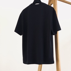 LouisVuitton 路易威登 2026FW早秋新品 新款皮标刺绣短袖👕重磅双面微米羊毛混纺面料打造,上身挺括有型, LouisVuitton 路易威登 2026FW早秋新品 新款皮标刺绣短袖👕重磅双面微米羊毛混纺面料打造,上身挺括有型,
