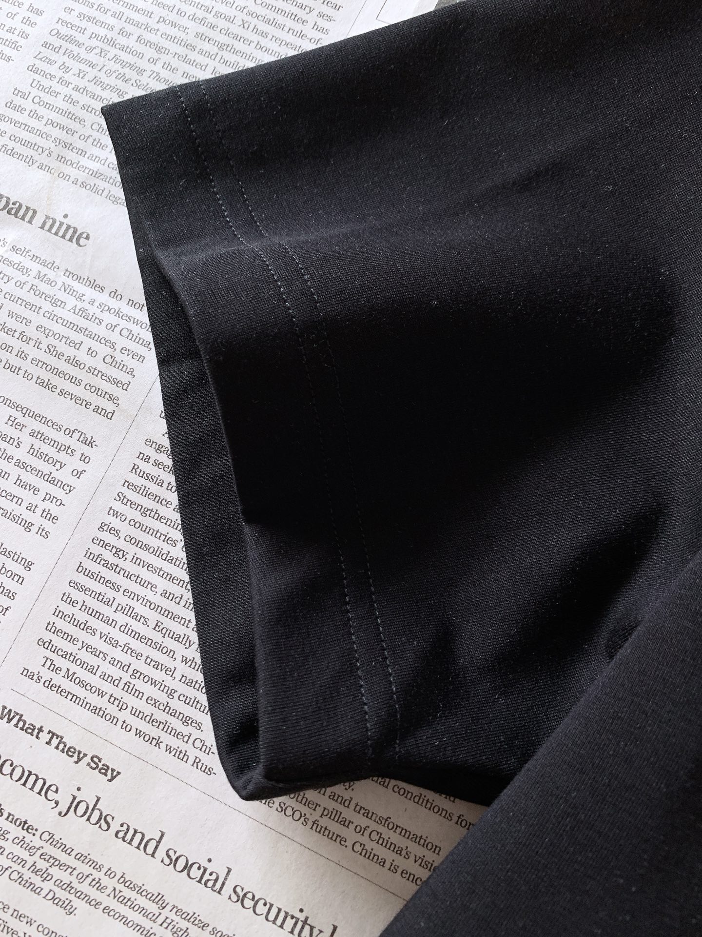 LouisVuitton 路易威登 2026FW早秋新品 刺绣标识短袖T恤👕黑白两色经典配色,重磅棉质面料上手就能感受到 LouisVuitton 路易威登 2026FW早秋新品 刺绣标识短袖T恤👕黑白两色经典配色,重磅棉质面料上手就能感受到