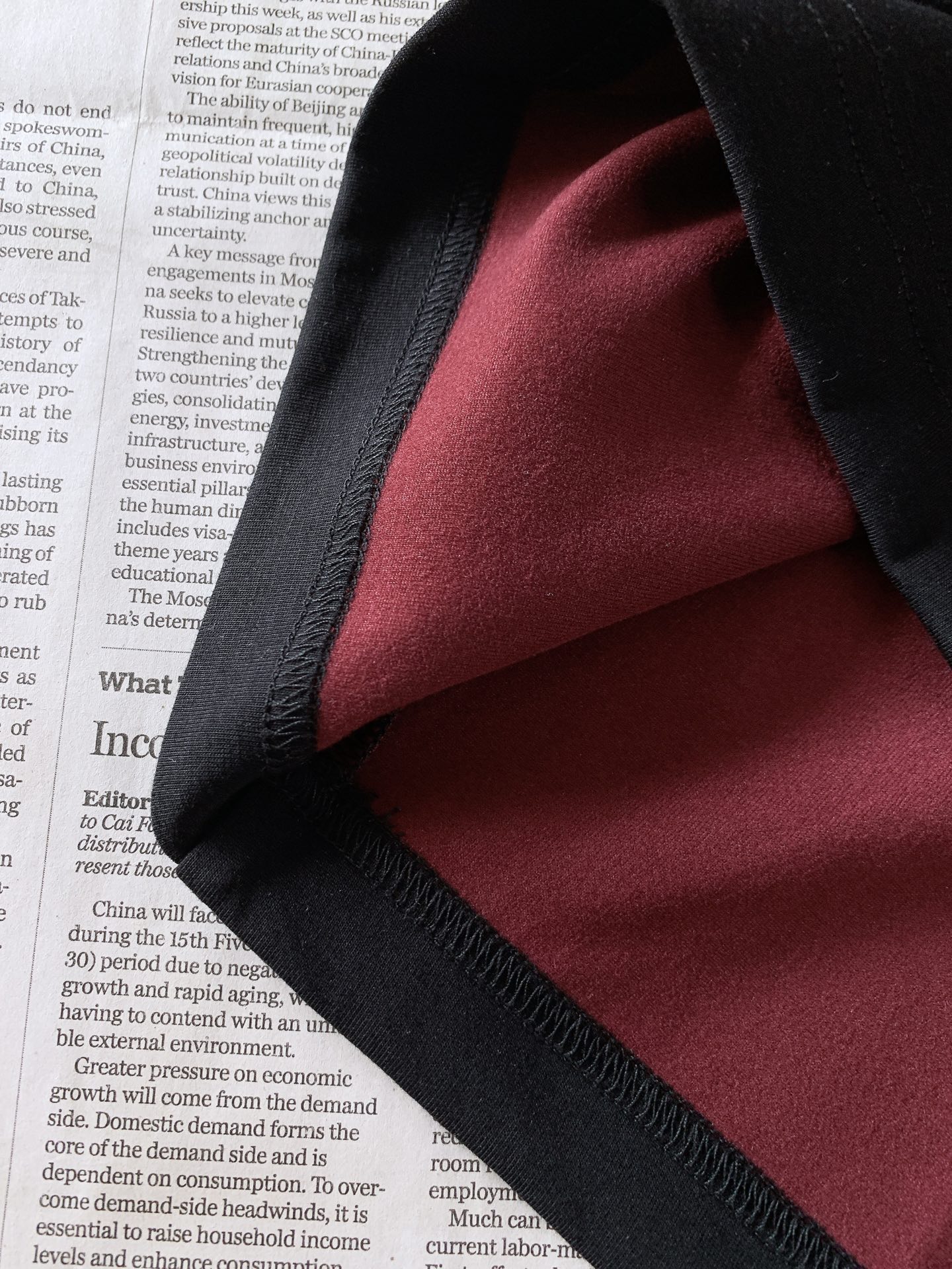 LouisVuitton 路易威登 2026FW早秋新品 刺绣标识短袖T恤👕黑白两色经典配色,重磅棉质面料上手就能感受到 LouisVuitton 路易威登 2026FW早秋新品 刺绣标识短袖T恤👕黑白两色经典配色,重磅棉质面料上手就能感受到