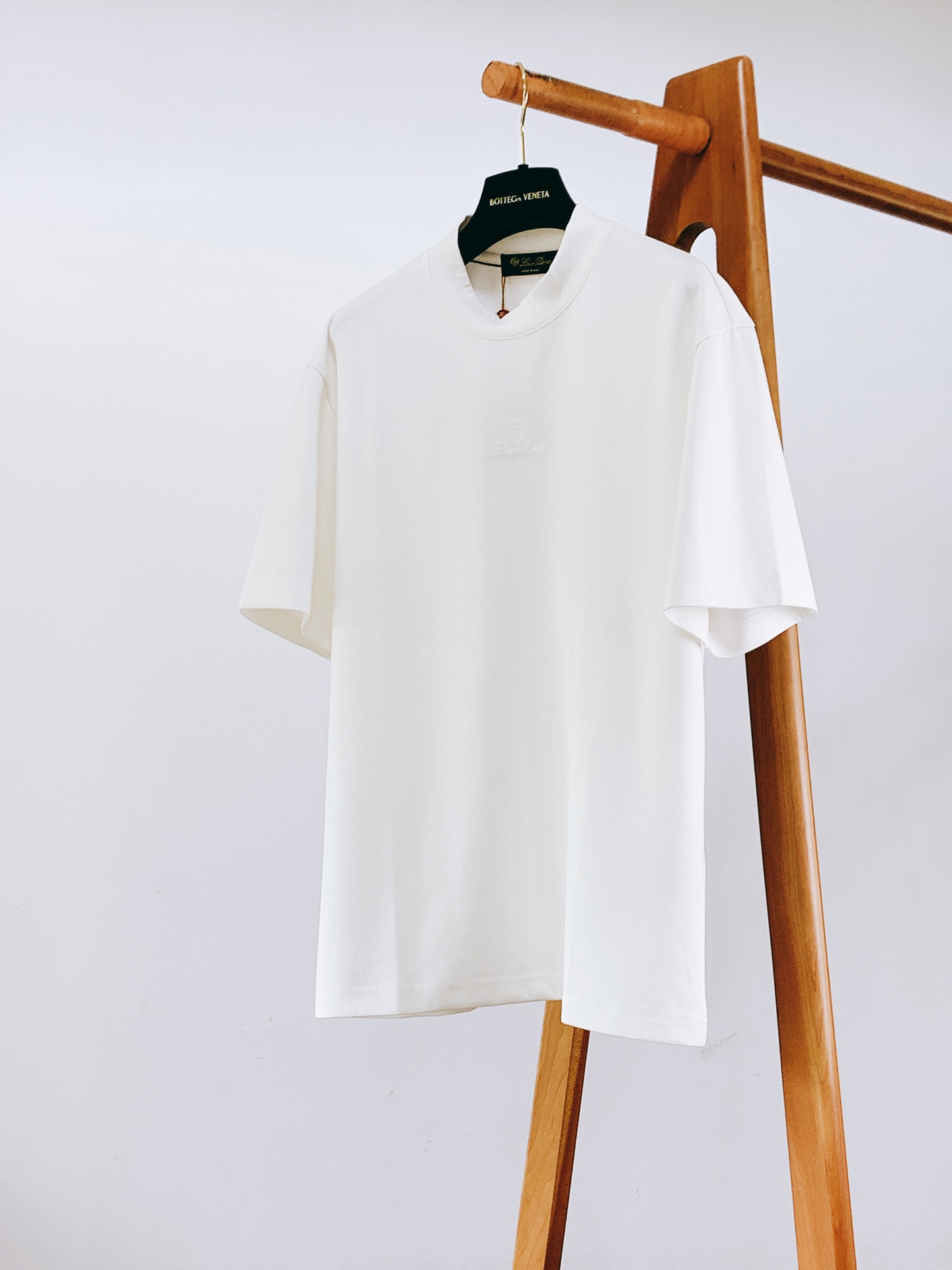 LoroPiana L.P FW早秋新品 Loro Piana半高领短袖T恤👕采用品牌双面微米羊毛混纺面料，上手软糯细腻