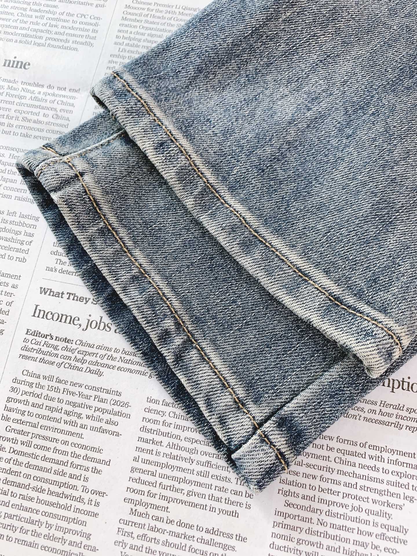 Burberry 巴宝莉 2026FW早秋新品 复古水洗修身牛仔裤👖重磅弹力牛仔面料,复古灰蓝做旧水洗,自然的渐变磨白效 Burberry 巴宝莉 2026FW早秋新品 复古水洗修身牛仔裤👖重磅弹力牛仔面料,复古灰蓝做旧水洗,自然的渐变磨白效