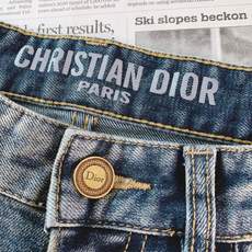 Dior Homme 迪奥·桀傲 2026FW早秋新品 复古水洗修身牛仔裤👖法式轻奢牛仔佳作!重磅弹力牛仔面料,复古怀旧 Dior Homme 迪奥·桀傲 2026FW早秋新品 复古水洗修身牛仔裤👖法式轻奢牛仔佳作!重磅弹力牛仔面料,复古怀旧