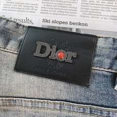 Dior Homme 迪奥·桀傲 2026FW早秋新品 复古水洗修身牛仔裤👖法式轻奢牛仔佳作!重磅弹力牛仔面料,复古怀旧 Dior Homme 迪奥·桀傲 2026FW早秋新品 复古水洗修身牛仔裤👖法式轻奢牛仔佳作!重磅弹力牛仔面料,复古怀旧