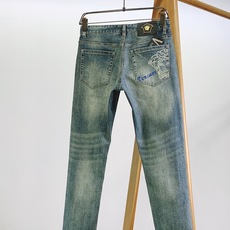 Versace 范思哲 2026FW早秋新品 复古水洗牛仔裤👖意式轻奢牛仔力作!重磅水洗牛仔料,做旧渐变的蓝调色调,质感 Versace 范思哲 2026FW早秋新品 复古水洗牛仔裤👖意式轻奢牛仔力作!重磅水洗牛仔料,做旧渐变的蓝调色调,质感