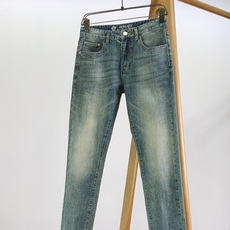 Versace 范思哲 2026FW早秋新品 复古水洗牛仔裤👖意式轻奢牛仔力作!重磅水洗牛仔料,做旧渐变的蓝调色调,质感 Versace 范思哲 2026FW早秋新品 复古水洗牛仔裤👖意式轻奢牛仔力作!重磅水洗牛仔料,做旧渐变的蓝调色调,质感