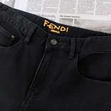 Fendi 芬迪 2026FW早秋新品 小恶魔黑色牛仔裤👖低调外表下藏着满满的品牌巧思!重磅高弹黑牛仔,固色水洗工艺,上 Fendi 芬迪 2026FW早秋新品 小恶魔黑色牛仔裤👖低调外表下藏着满满的品牌巧思!重磅高弹黑牛仔,固色水洗工艺,上