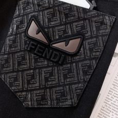 Fendi 芬迪 2026FW早秋新品 小恶魔黑色牛仔裤👖低调外表下藏着满满的品牌巧思!重磅高弹黑牛仔,固色水洗工艺,上 Fendi 芬迪 2026FW早秋新品 小恶魔黑色牛仔裤👖低调外表下藏着满满的品牌巧思!重磅高弹黑牛仔,固色水洗工艺,上