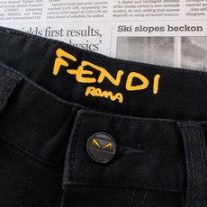 Fendi 芬迪 2026FW早秋新品 小恶魔黑色牛仔裤👖低调外表下藏着满满的品牌巧思!重磅高弹黑牛仔,固色水洗工艺,上 Fendi 芬迪 2026FW早秋新品 小恶魔黑色牛仔裤👖低调外表下藏着满满的品牌巧思!重磅高弹黑牛仔,固色水洗工艺,上