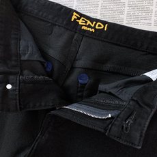 Fendi 芬迪 2026FW早秋新品 小恶魔黑色牛仔裤👖低调外表下藏着满满的品牌巧思!重磅高弹黑牛仔,固色水洗工艺,上 Fendi 芬迪 2026FW早秋新品 小恶魔黑色牛仔裤👖低调外表下藏着满满的品牌巧思!重磅高弹黑牛仔,固色水洗工艺,上