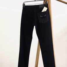Fendi 芬迪 2026FW早秋新品 小恶魔黑色牛仔裤👖低调外表下藏着满满的品牌巧思!重磅高弹黑牛仔,固色水洗工艺,上 Fendi 芬迪 2026FW早秋新品 小恶魔黑色牛仔裤👖低调外表下藏着满满的品牌巧思!重磅高弹黑牛仔,固色水洗工艺,上