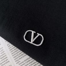 Valentino 华伦天奴 2026FW早秋新品 经典VLogo刺绣短袖打底T恤👕重磅高支纯棉料子,上手就能感受到满满 Valentino 华伦天奴 2026FW早秋新品 经典VLogo刺绣短袖打底T恤👕重磅高支纯棉料子,上手就能感受到满满