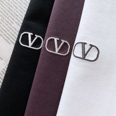 Valentino 华伦天奴 2026FW早秋新品 经典VLogo刺绣短袖打底T恤👕重磅高支纯棉料子,上手就能感受到满满 Valentino 华伦天奴 2026FW早秋新品 经典VLogo刺绣短袖打底T恤👕重磅高支纯棉料子,上手就能感受到满满
