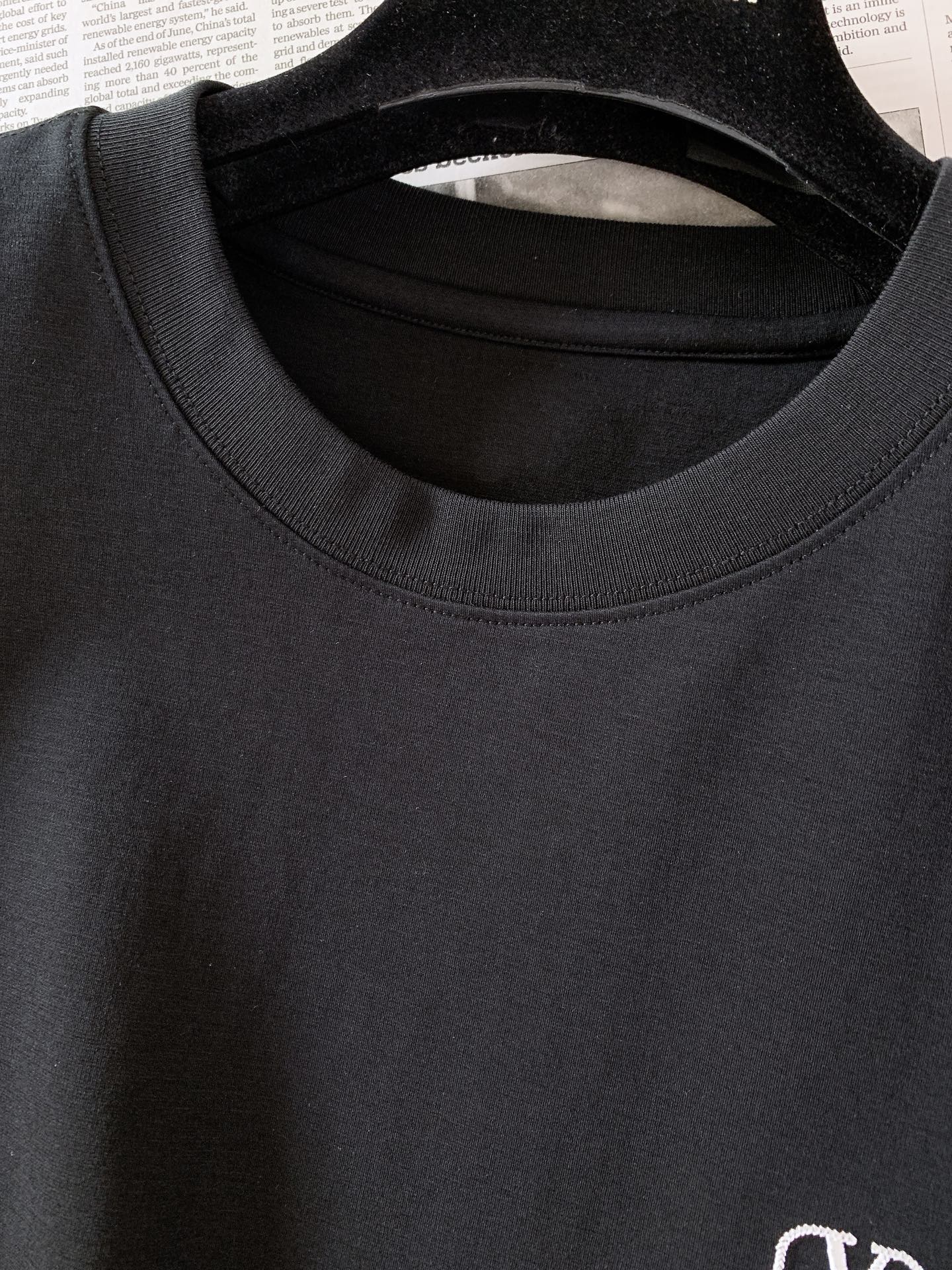 Valentino 华伦天奴 2026FW早秋新品 经典VLogo刺绣短袖打底T恤👕重磅高支纯棉料子,上手就能感受到满满 Valentino 华伦天奴 2026FW早秋新品 经典VLogo刺绣短袖打底T恤👕重磅高支纯棉料子,上手就能感受到满满