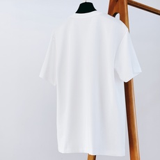 Fendi 芬迪 2026FW早秋新品 植绒标识短袖T恤👕重磅精梳棉面料拿到手就能感受到满满的质感,软糯亲肤还很挺括,上 Fendi 芬迪 2026FW早秋新品 植绒标识短袖T恤👕重磅精梳棉面料拿到手就能感受到满满的质感,软糯亲肤还很挺括,上
