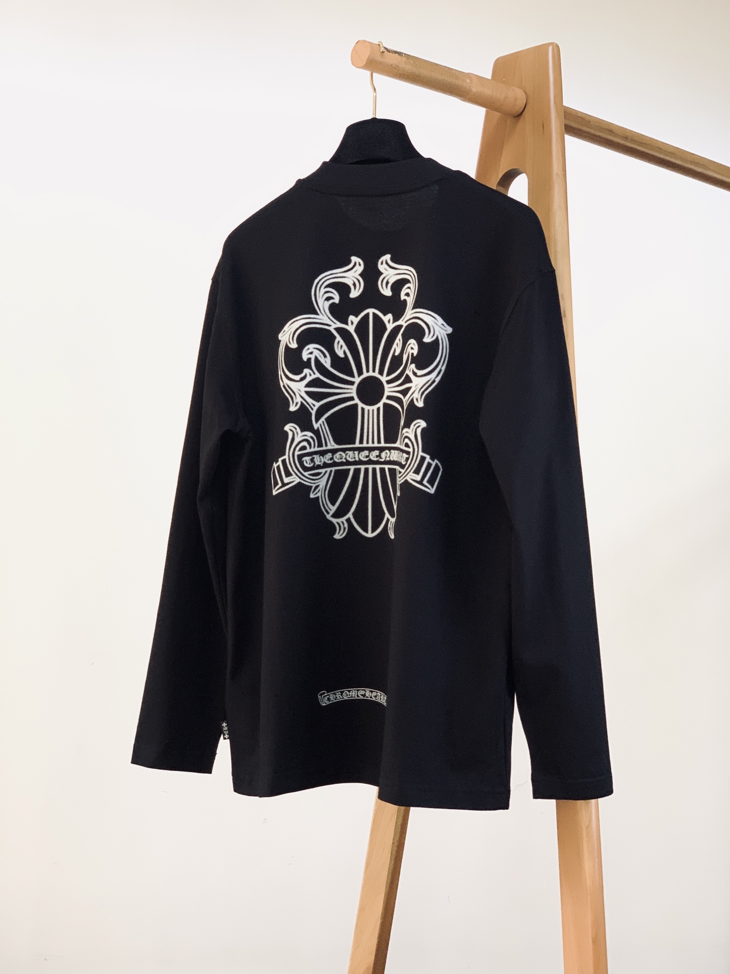 Chrome Hearts 克罗心 2026FW早秋新品 长袖印花打底T恤🥼高克重重磅纯棉料子,手感厚实细腻,上身很有 Chrome Hearts 克罗心 2026FW早秋新品 长袖印花打底T恤🥼高克重重磅纯棉料子,手感厚实细腻,上身很有
