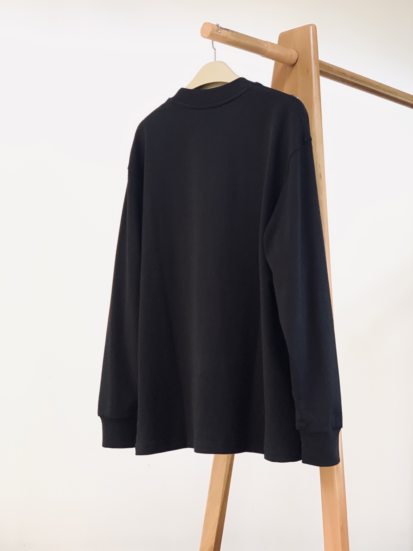 Burberry 巴宝莉 2026FW早秋新品 休闲长袖打底T恤🥼甄选高克重定制棉料,手感软糯厚实,透气不闷汗,早秋单穿 Burberry 巴宝莉 2026FW早秋新品 休闲长袖打底T恤🥼甄选高克重定制棉料,手感软糯厚实,透气不闷汗,早秋单穿