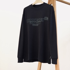 Burberry 巴宝莉 2026FW早秋新品 休闲长袖打底T恤🥼甄选高克重定制棉料,手感软糯厚实,透气不闷汗,早秋单穿 Burberry 巴宝莉 2026FW早秋新品 休闲长袖打底T恤🥼甄选高克重定制棉料,手感软糯厚实,透气不闷汗,早秋单穿