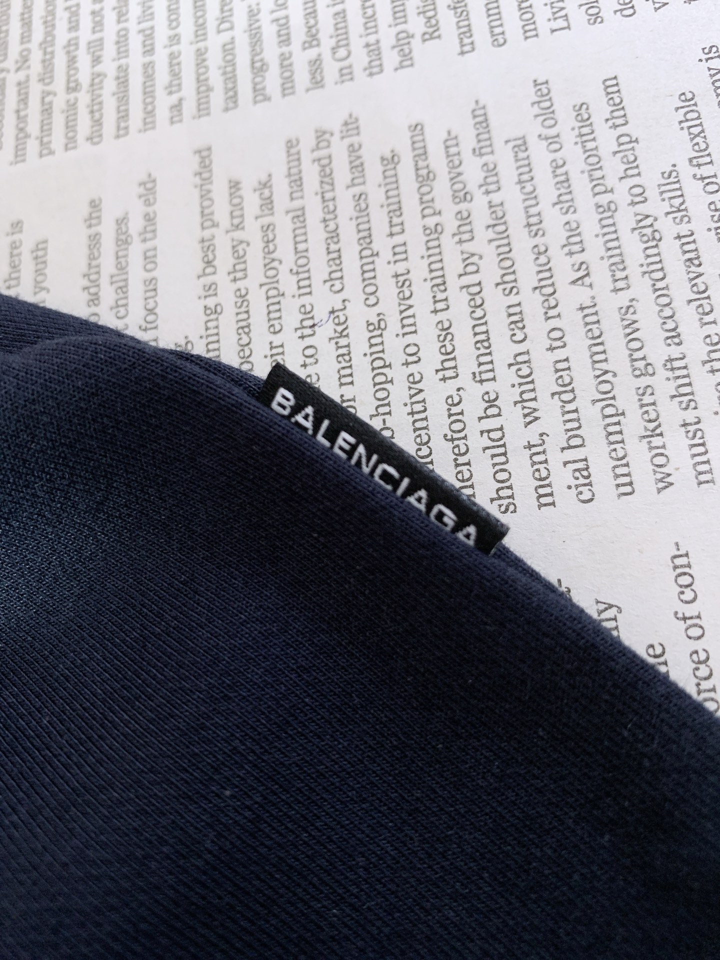 𝐁𝐚𝐥𝐞𝐧𝐜𝐢𝐚𝐠𝐚 巴黎世家 WFP联名暗纹短袖T恤👕 重磅水洗纯棉面料,拿到手就能感受到面料扎实厚重,软糯垂顺,上身 𝐁𝐚𝐥𝐞𝐧𝐜𝐢𝐚𝐠𝐚 巴黎世家 WFP联名暗纹短袖T恤👕 重磅水洗纯棉面料,拿到手就能感受到面料扎实厚重,软糯垂顺,上身