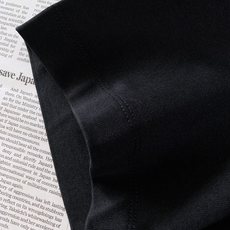 Prada 普拉达 2026FW早秋新品 领口三角标短袖打底T恤👕 今年很出圈的一款极简轻奢T,把低调高级感拿捏到位。 Prada 普拉达 2026FW早秋新品 领口三角标短袖打底T恤👕 今年很出圈的一款极简轻奢T,把低调高级感拿捏到位。