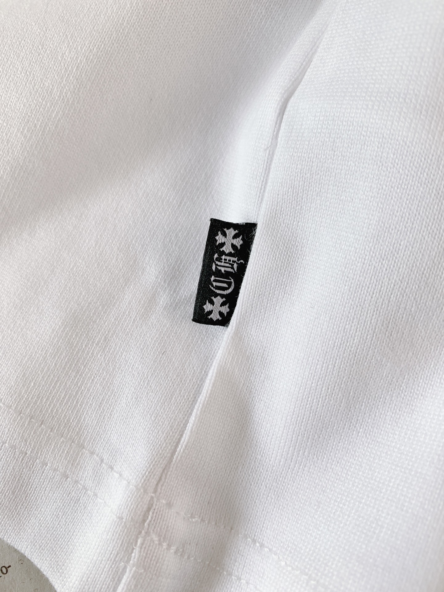 Chrome Hearts 克罗心 2026FW早秋新品 新款牛仔贴布短袖T恤👕 高克重精梳棉料子拿到手就能感受到质感 Chrome Hearts 克罗心 2026FW早秋新品 新款牛仔贴布短袖T恤👕 高克重精梳棉料子拿到手就能感受到质感