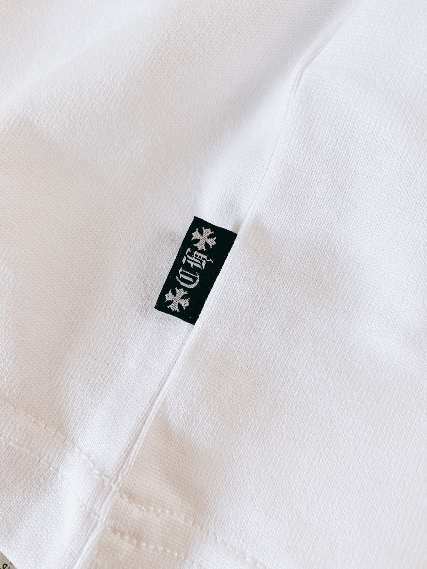 Chrome Hearts 克罗心 2026FW早秋新品 十字架皮标短袖T恤👕 重磅高克重纯棉料子,上手就能感受到厚实 Chrome Hearts 克罗心 2026FW早秋新品 十字架皮标短袖T恤👕 重磅高克重纯棉料子,上手就能感受到厚实