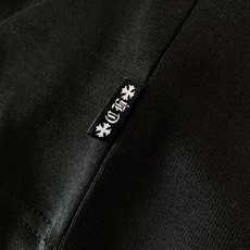 Chrome Hearts 克罗心 2026FW早秋新品 十字架皮标短袖T恤👕 重磅高克重纯棉料子,上手就能感受到厚实 Chrome Hearts 克罗心 2026FW早秋新品 十字架皮标短袖T恤👕 重磅高克重纯棉料子,上手就能感受到厚实