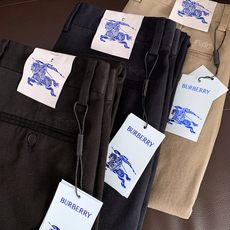 Burberry 巴宝莉 2026FW早秋新品 男士磨毛休闲裤👖真正兼顾格调与实穿的神款!重磅斜纹磨毛面料,内里带薄磨毛 Burberry 巴宝莉 2026FW早秋新品 男士磨毛休闲裤👖真正兼顾格调与实穿的神款!重磅斜纹磨毛面料,内里带薄磨毛