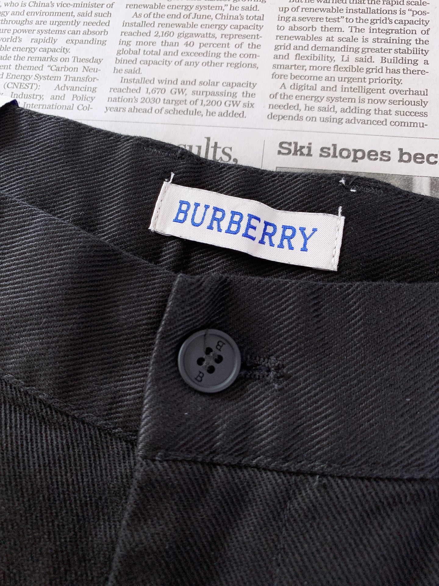 Burberry 巴宝莉 2026FW早秋新品 男士磨毛休闲裤👖真正兼顾格调与实穿的神款!重磅斜纹磨毛面料,内里带薄磨毛 Burberry 巴宝莉 2026FW早秋新品 男士磨毛休闲裤👖真正兼顾格调与实穿的神款!重磅斜纹磨毛面料,内里带薄磨毛