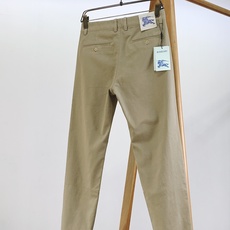 Burberry 巴宝莉 2026FW早秋新品 男士磨毛休闲裤👖真正兼顾格调与实穿的神款!重磅斜纹磨毛面料,内里带薄磨毛 Burberry 巴宝莉 2026FW早秋新品 男士磨毛休闲裤👖真正兼顾格调与实穿的神款!重磅斜纹磨毛面料,内里带薄磨毛