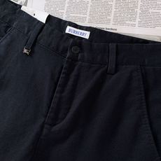 Burberry 巴宝莉 2026FW早秋新品 男士磨毛休闲裤👖真正兼顾格调与实穿的神款!重磅斜纹磨毛面料,内里带薄磨毛 Burberry 巴宝莉 2026FW早秋新品 男士磨毛休闲裤👖真正兼顾格调与实穿的神款!重磅斜纹磨毛面料,内里带薄磨毛