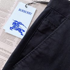 Burberry 巴宝莉 2026FW早秋新品 男士磨毛休闲裤👖真正兼顾格调与实穿的神款!重磅斜纹磨毛面料,内里带薄磨毛 Burberry 巴宝莉 2026FW早秋新品 男士磨毛休闲裤👖真正兼顾格调与实穿的神款!重磅斜纹磨毛面料,内里带薄磨毛