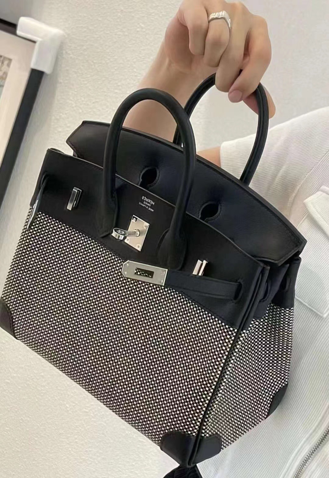 Hermès Bk25cm black waffle canvas gives a sense of relaxation, youthful and versatile