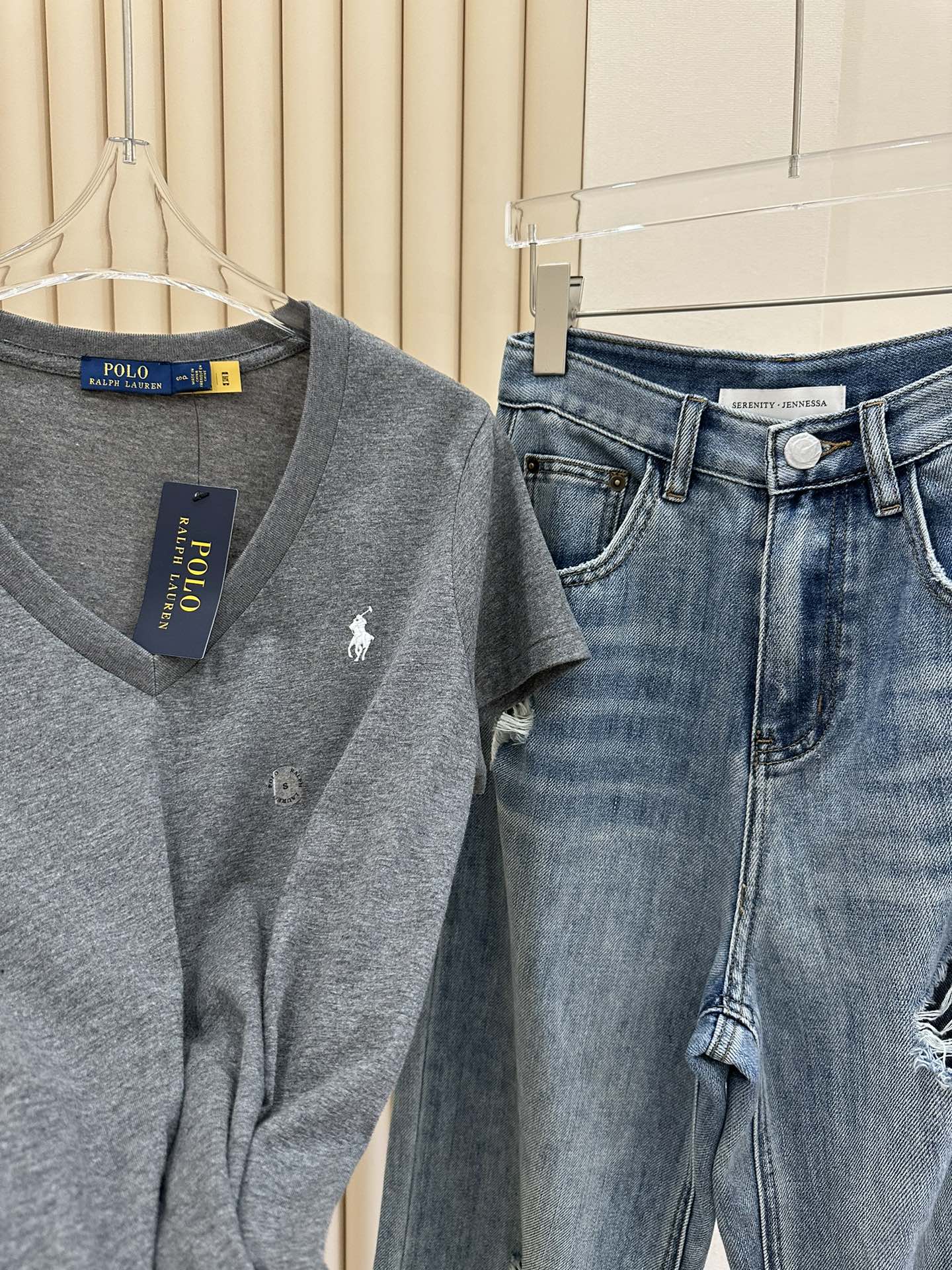 Футболка серая Polo Ralph Lauren с логотипом и V-образным вырезом