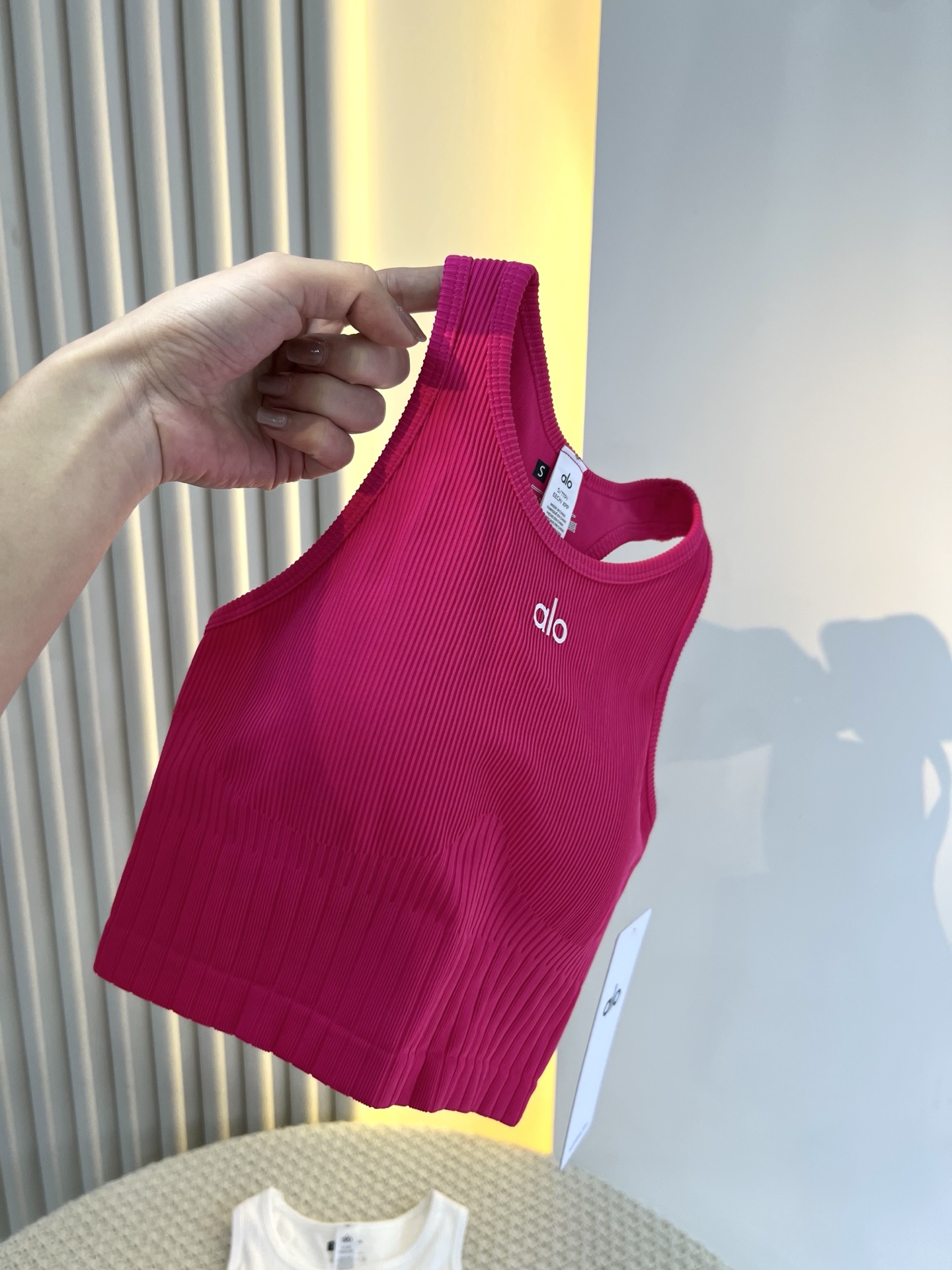 Alo tank yoga hot pink