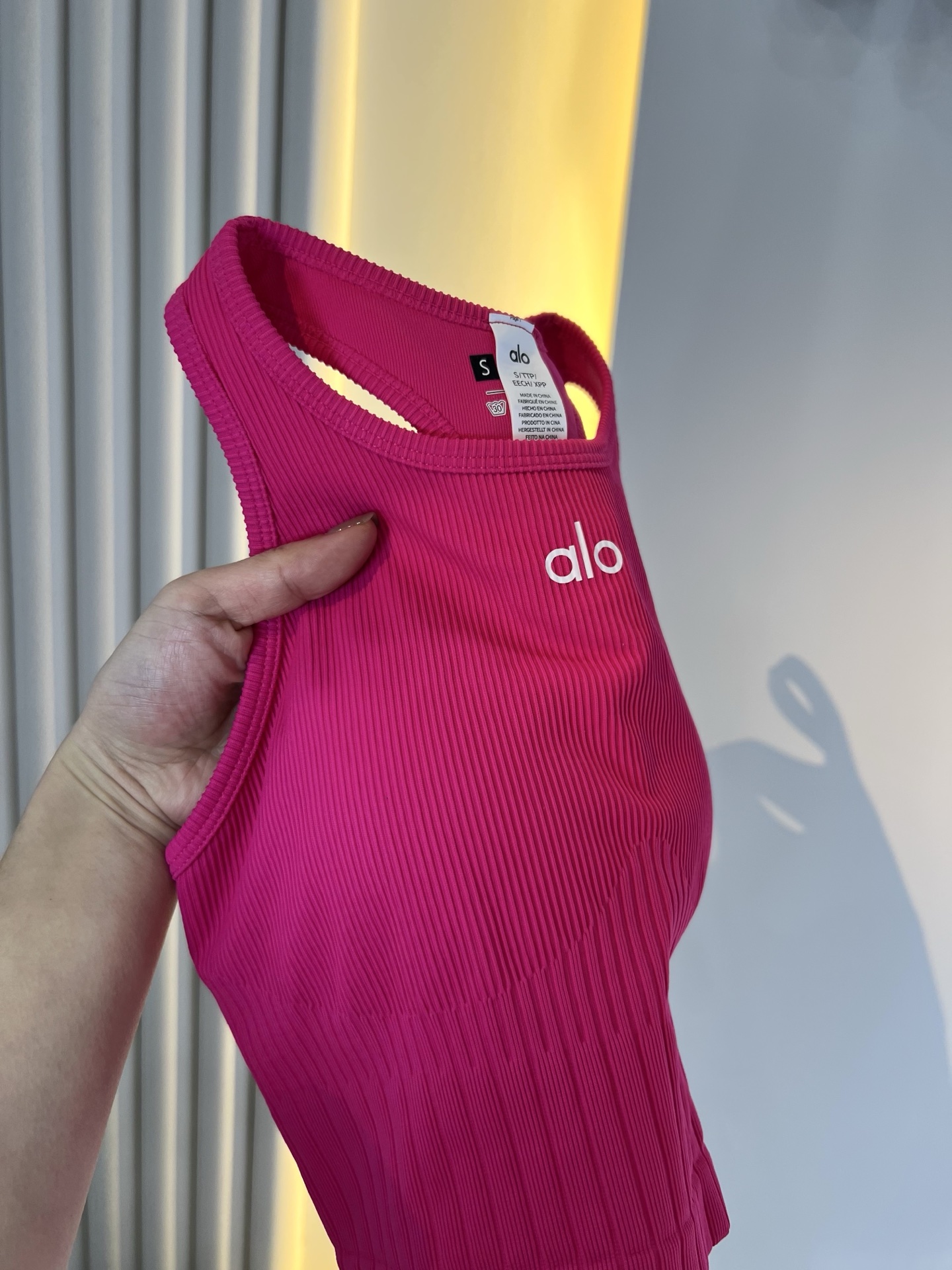 Alo tank yoga hot pink