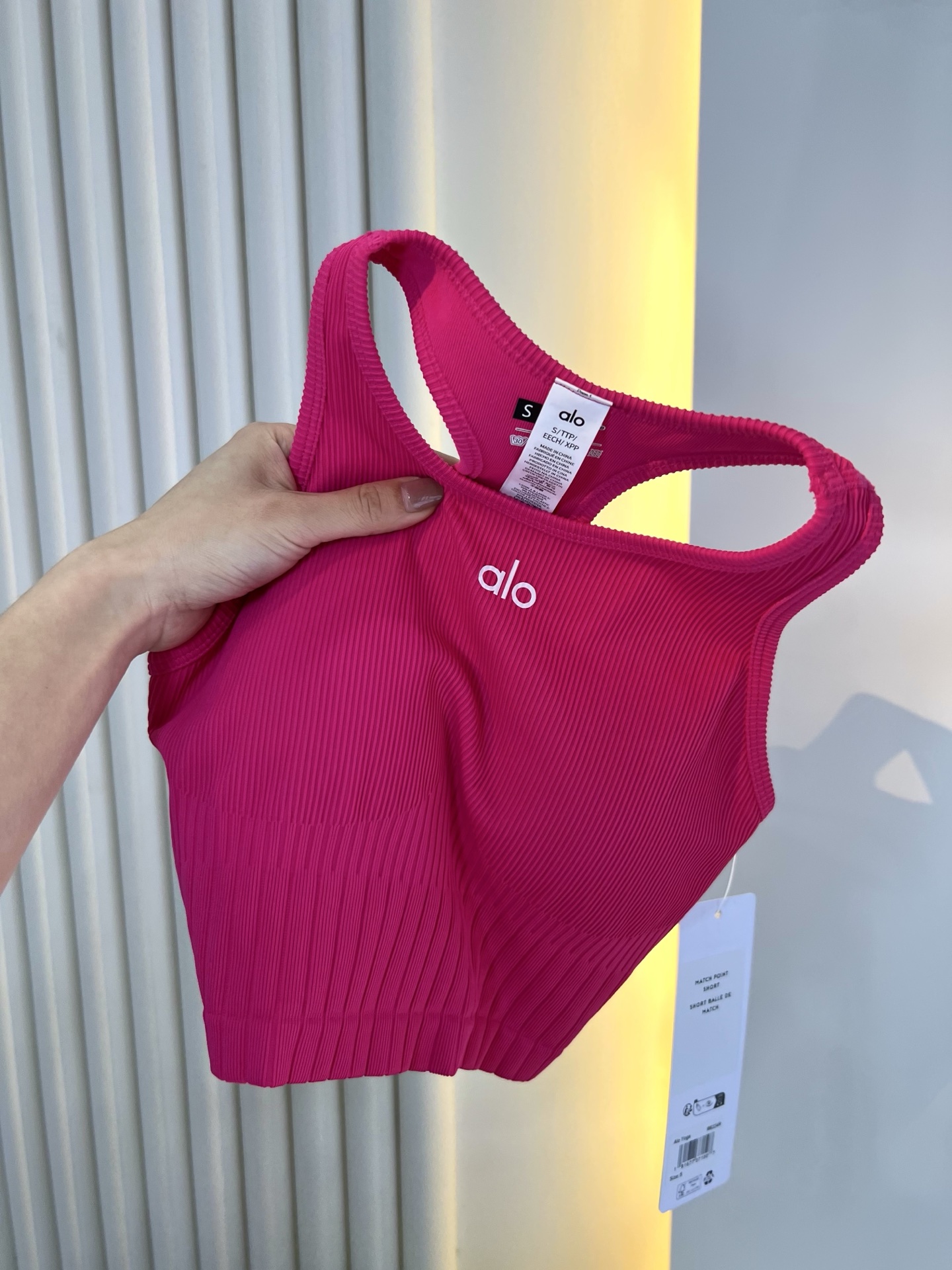 Alo tank yoga hot pink