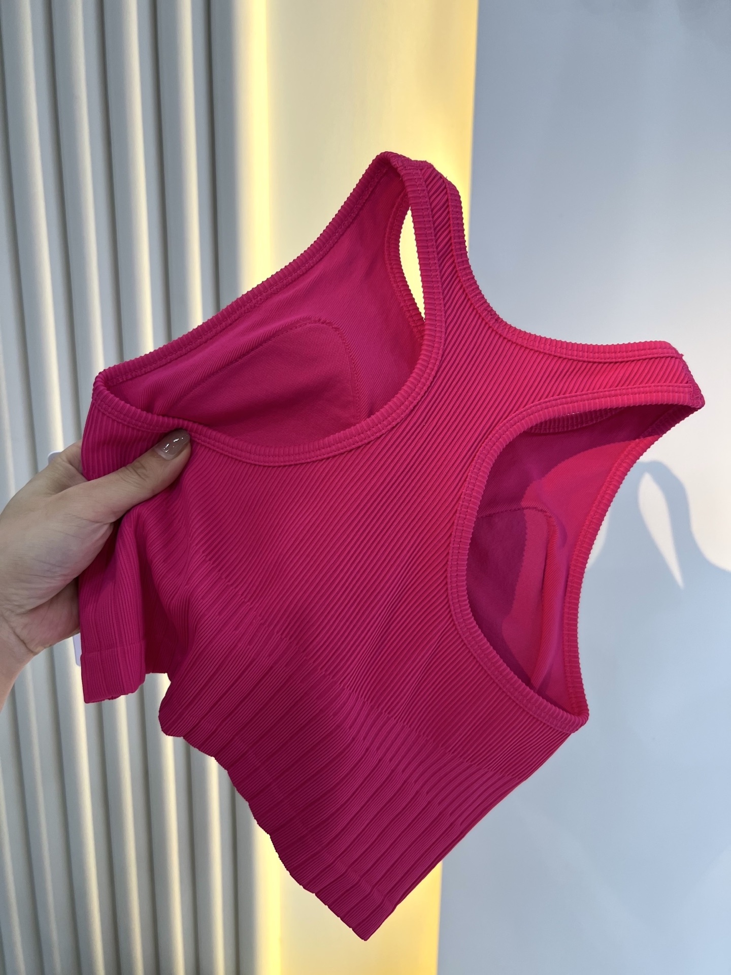 Alo tank yoga hot pink