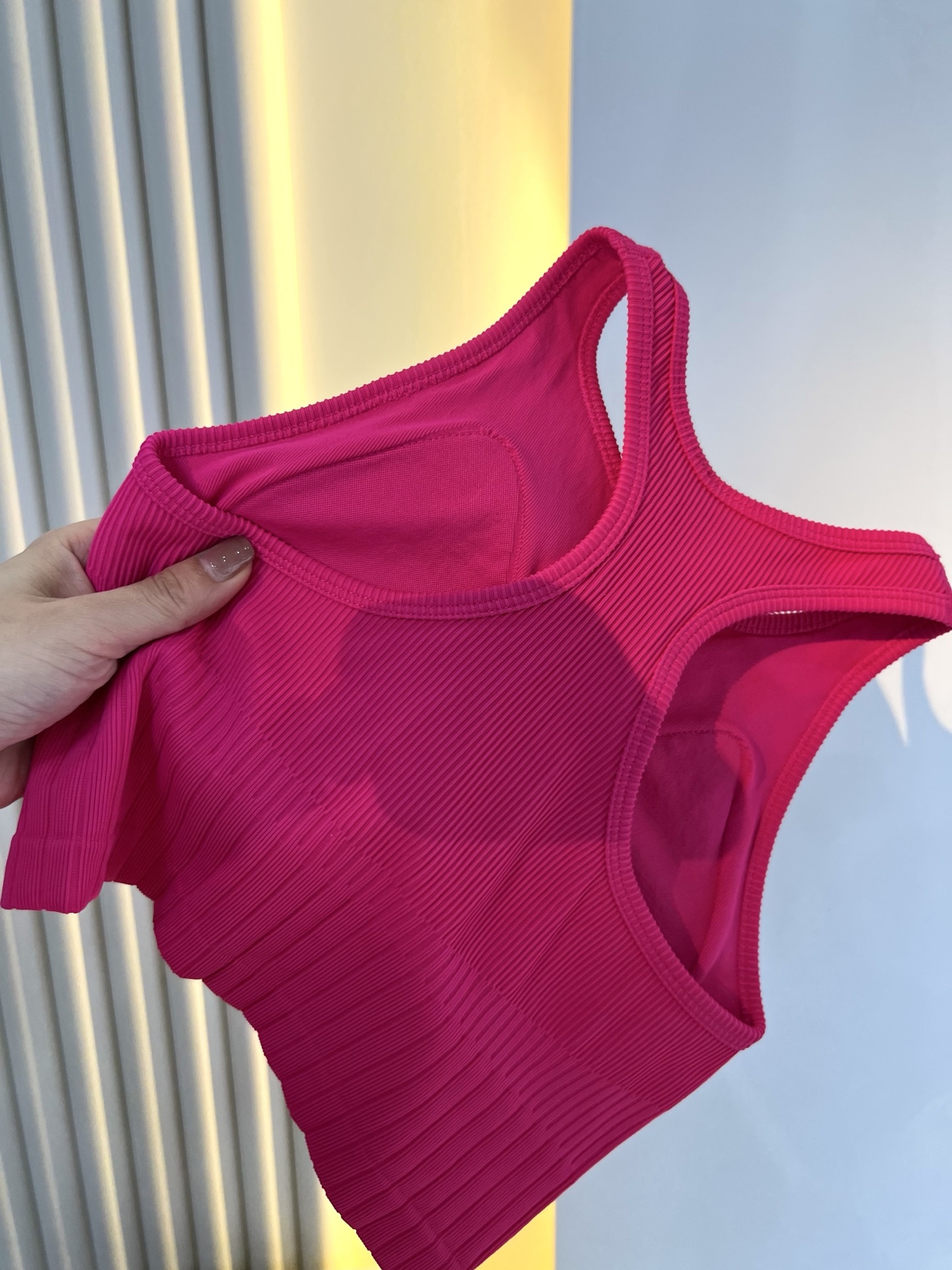 Alo tank yoga hot pink