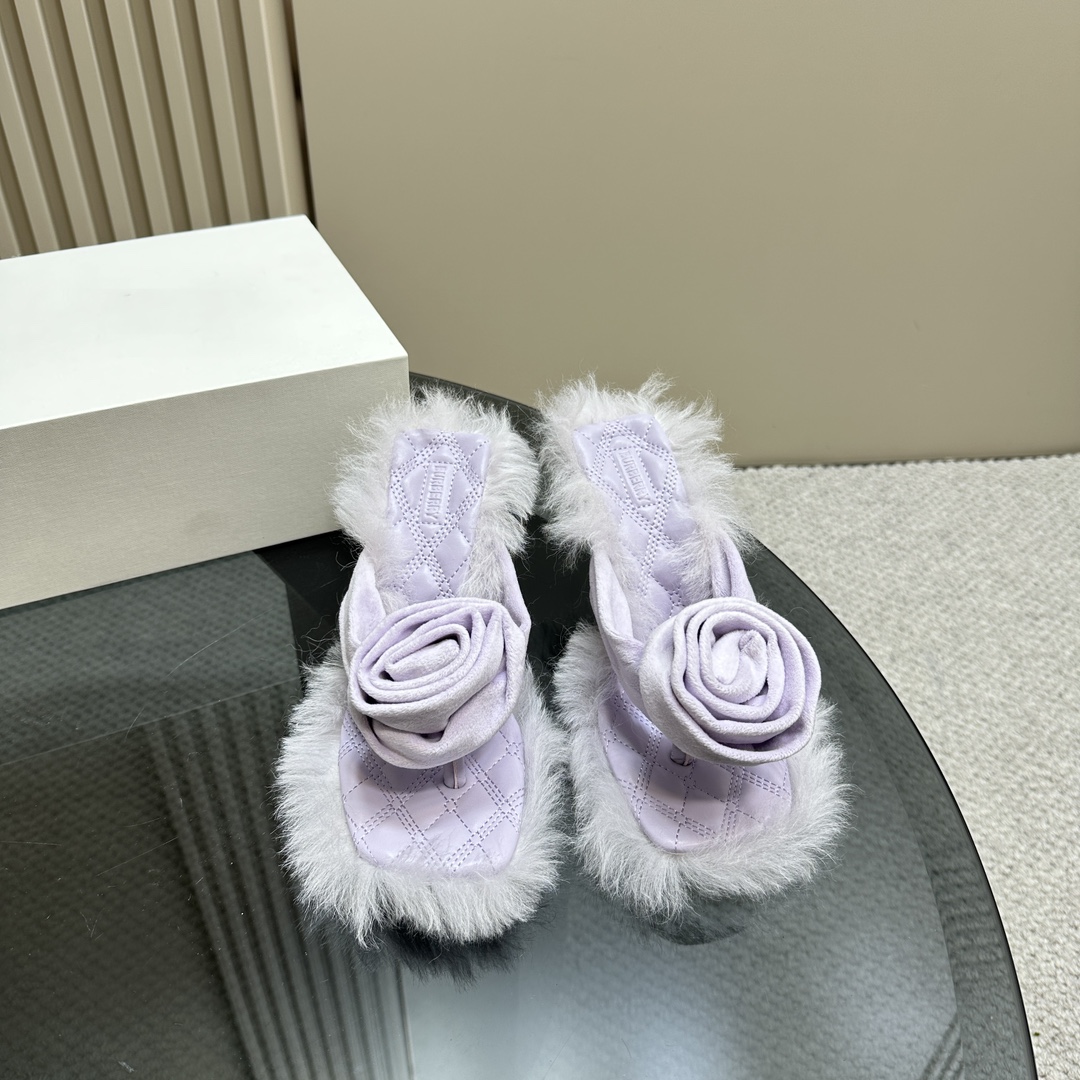 Burberry’s Velvet Rose Sandals with Fury Wool – Luxury and Style at 7.5 cm Heel - 图片 3