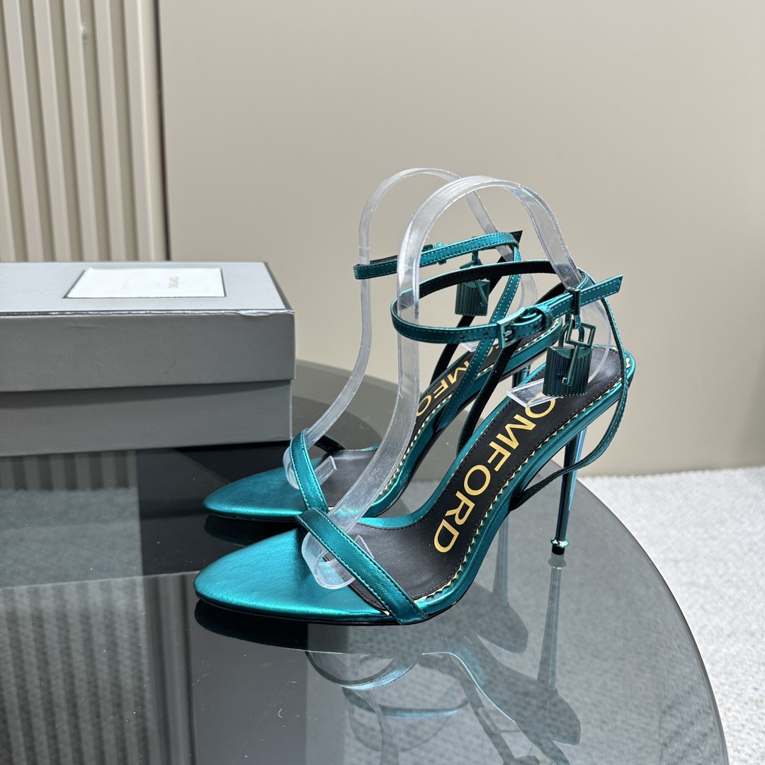 NO:173748,TOM FORD Padlock leather high heel sandals Calfskin gold velvet exposed toe, lock details, gold hardware accessories, buckle ankle strap, single toe strap, insole logo, stiletto heels. Various uppers calfskin, gold velvet, lining: calfskin velvet 10cm heel height, outsole full leather, high heels, high heels, cowhide19860909TOM FORD Padlock 皮质高跟凉鞋 小牛皮 金丝绒露趾、锁扣细节、金色五金配件、搭扣踝带、单趾环带、鞋垫饰有标志、细高跟. 多种鞋面小牛皮 ,金丝绒,衬里:小牛皮 丝绒 跟高10cm 大底全真皮,高跟鞋凉鞋,tom ford,sandals,high heels,cowhide,Women's Shoes