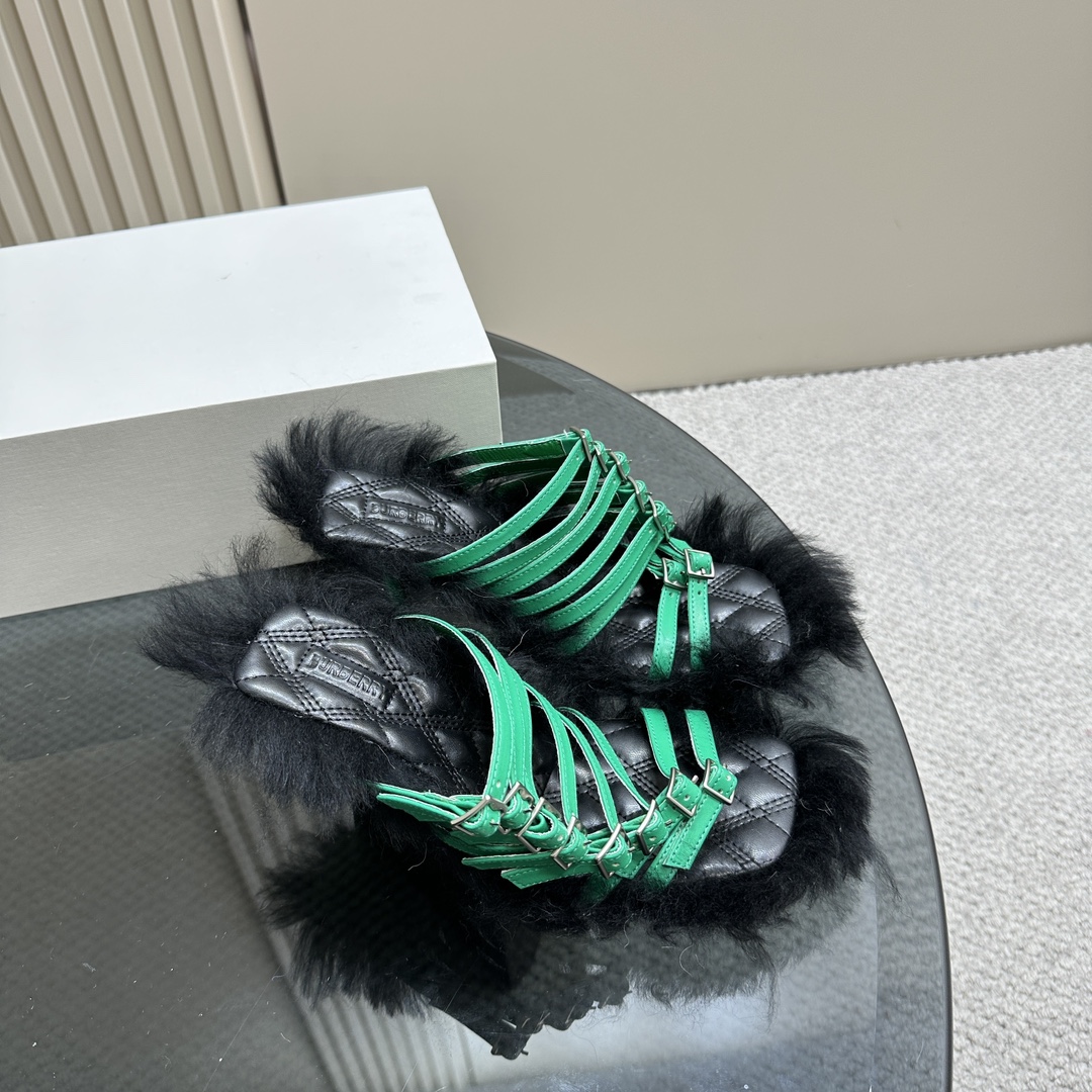 Burberry’s Stylish Woolly Sandals with Fury and Leather Decoration - 图片 2