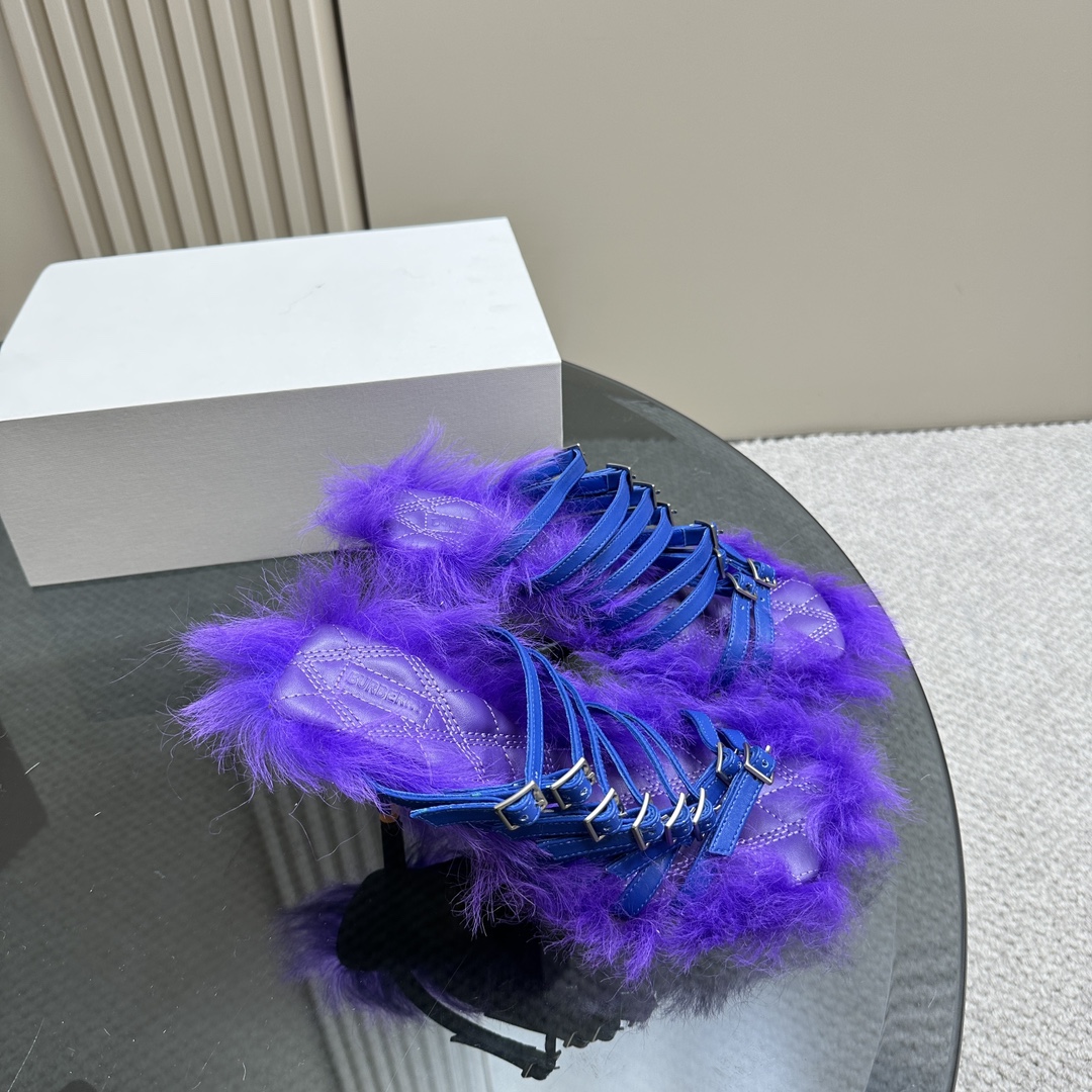 Burberry’s Fur-Decorated Woolly Sandals with Napa Leather Stitching for Grip - 图片 2