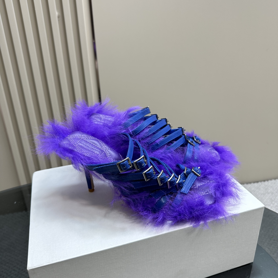 Burberry’s Fur-Decorated Woolly Sandals with Napa Leather Stitching for Grip - 图片 6